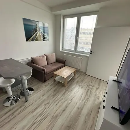 아파트 1 With Balcony, Nalepkova 4/6 *